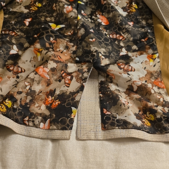 HOUSE OF CAVANI Cream Tailored Blazer with Notched Lapels - Picture 12 of 16